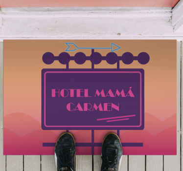 Alfombra vinílica con nombre Hotel de mamá - TenVinilo