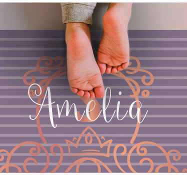 Alfombra vinílica infantil Princesa dorada y blanca coronada nomb - TenVinilo