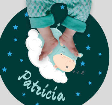 Alfombra vinílica bebé hipopótamo dormido con nombre - TenVinilo