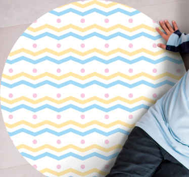 Tapete circular geométrico rosa e azul amarelo. Fundo branco com pares de linhas azuis e amarelas. Obtenha-o com envio imediato.