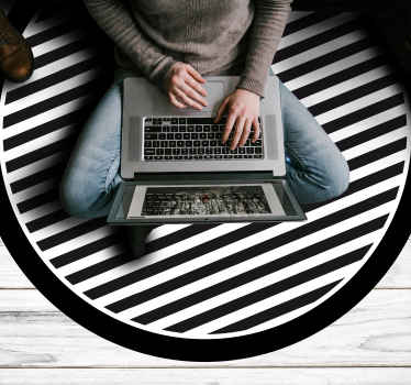 Diagonal sort og hvidt mønster cirkulært tæppe - TenStickers