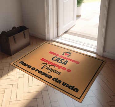 Tapete vinílico entrada Nós somos casa com nome - TenStickers