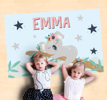 Alfombra vinílica bebé Lindo koala para niña con nombre - TenVinilo