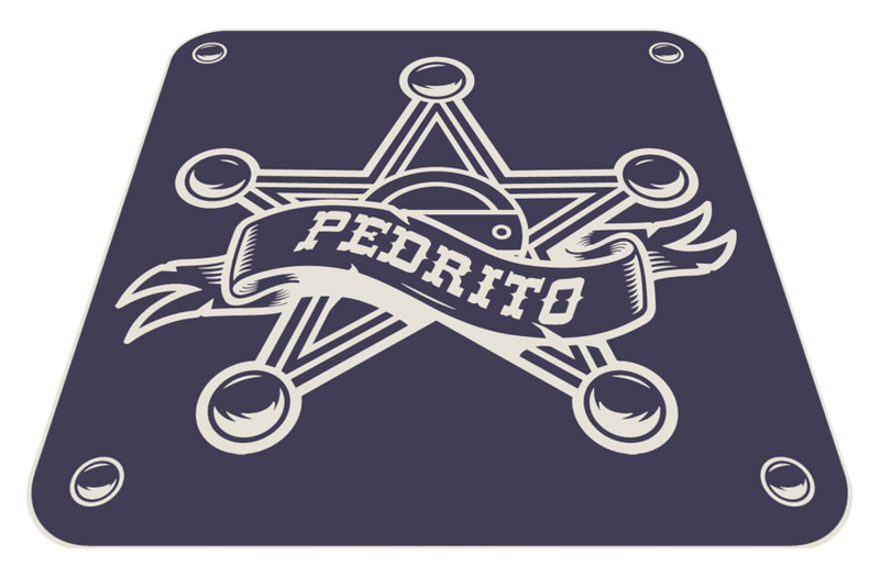 Xerife com nome personalizado tapete de vinil TenStickers. Xerife com nome personalizado tapete de vinil. Um tapete de vinil perfeito para decorar o espaço das crianças, é o produtocom o emblema icónico de um xerife. é fácil de manter.