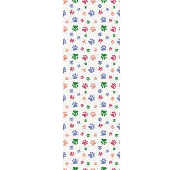 Dacă iubiți animalele de companie, atunci acest tapet animal cu un model de labe de animale de diferite culori și dimensiuni pe un fundal bej este perfect pentru dumneavoastră!