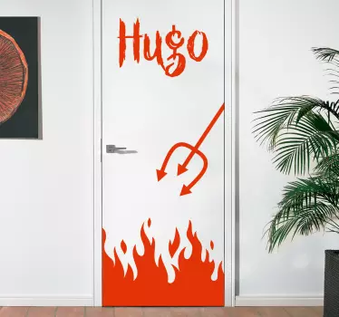 An original Halloween door sticker showing the flames of hell and a fork, you can personalize it with a first name. Ideal for Halloween!