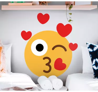 Emoji, amely csókokat küld a szív matricájába - TenStickers