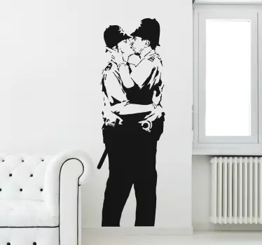 Vinilo graffiti Banksy policías besándose - TenVinilo